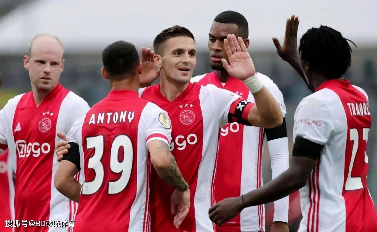 防守反击的 防守反击的